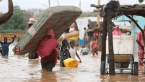 Nigerian banks present relief materials to Mokwa flood victims
